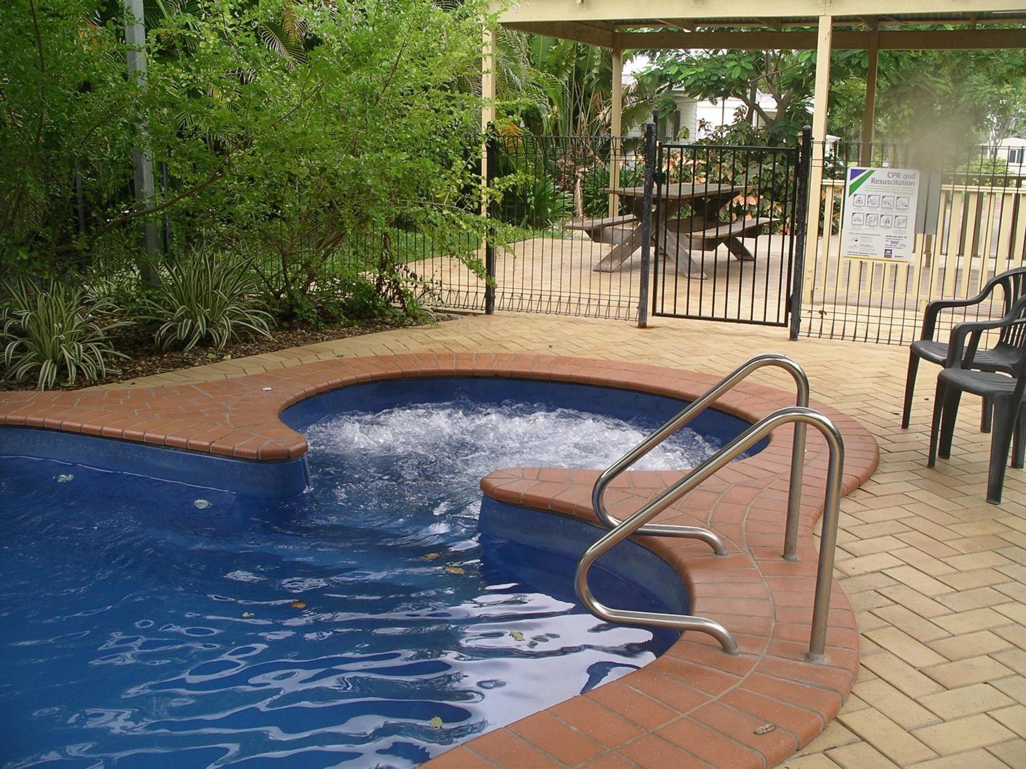 Charters Towers Tourist Park Hotell Exteriör bild